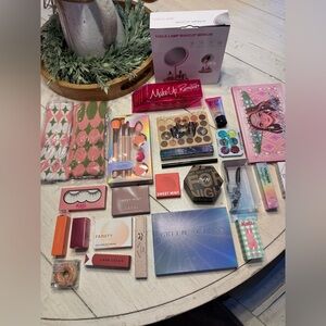 Kati makeup box ( 25 piece makeup set )